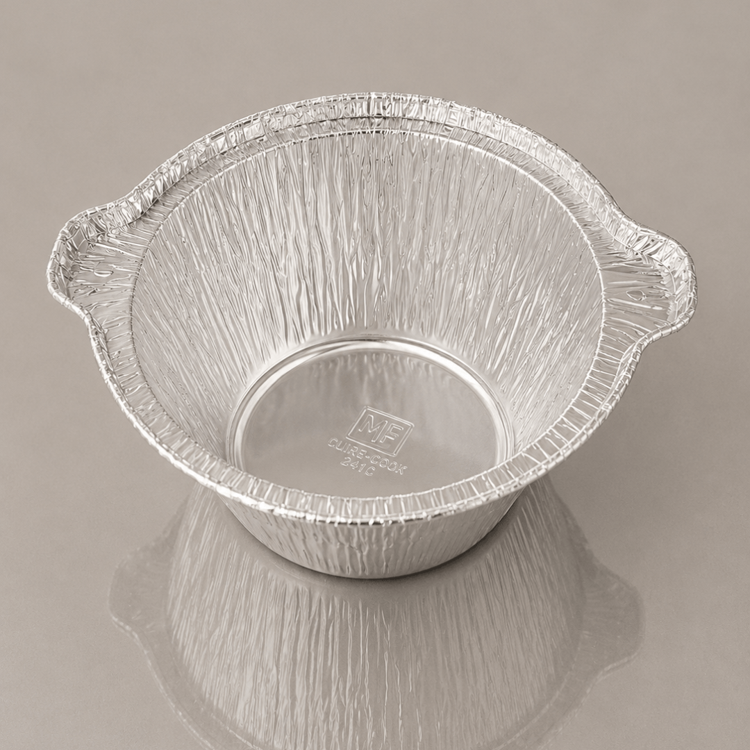 Round aluminium pot with lid, alternative view