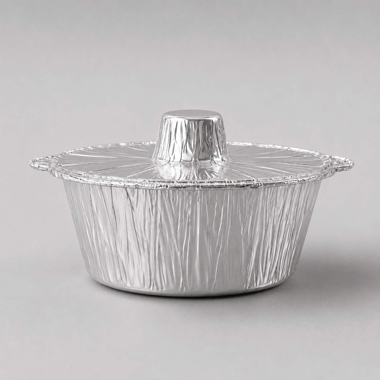 Aluminium pot with fitted foil lid, ideal for takeaway, catering and food storage.